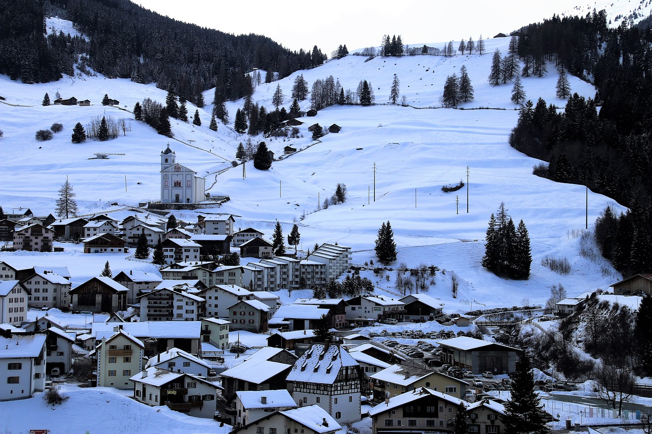 Ein Skigebiet in den Alpen